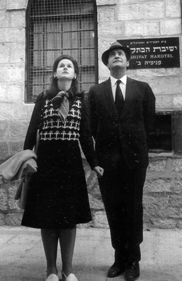 Maurice and Vivienne Wohl by the Yeshivat Hakotel